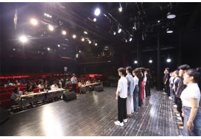 打几把擦笔视频高三年级表演专业举行阶段考试